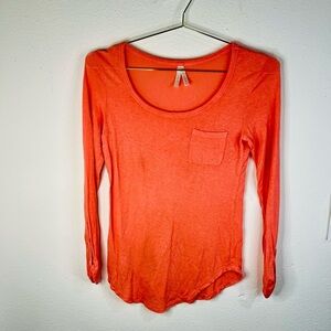 Color Story Women's Coral Long Sleeve Scoop Neck Top Small Pocket Casual Chic